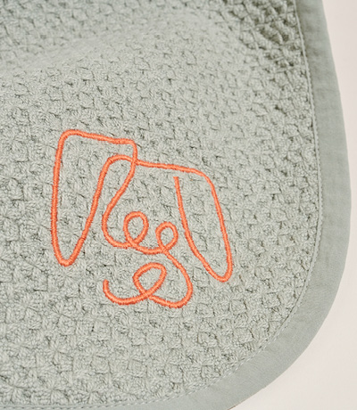 CLOSE-UP BLANKET
