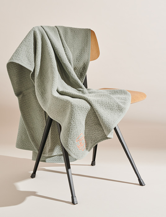 BLANKET ON CHAIR